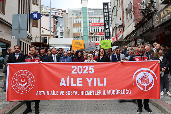 İl Emniyet Müdürümüz Sayın Hüseyin ADATEPE ve Hanımefendi Adile ADATEPE; İlimizde 2025 Aile Yılı kapsamında düzenlenen programa katıldı.