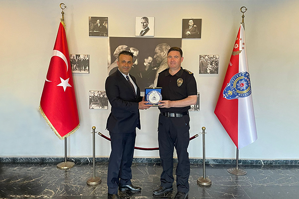 İnterpol Daire Başkanı 1. Sınıf Emniyet Müdürü Mustafa Serkan SABANCA; İl Emniyet Müdürümüz Sayın Hüseyin ADATEPE’yi ziyaret etti.